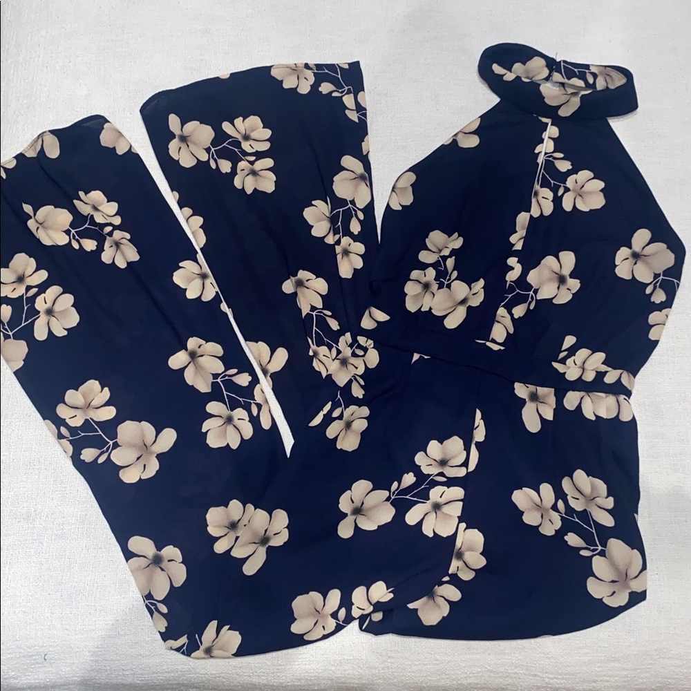 🌼 $5 Sale! 🌼 Sienna Sky Halter Wide Leg Jumpsuit Navy Floral Size Small